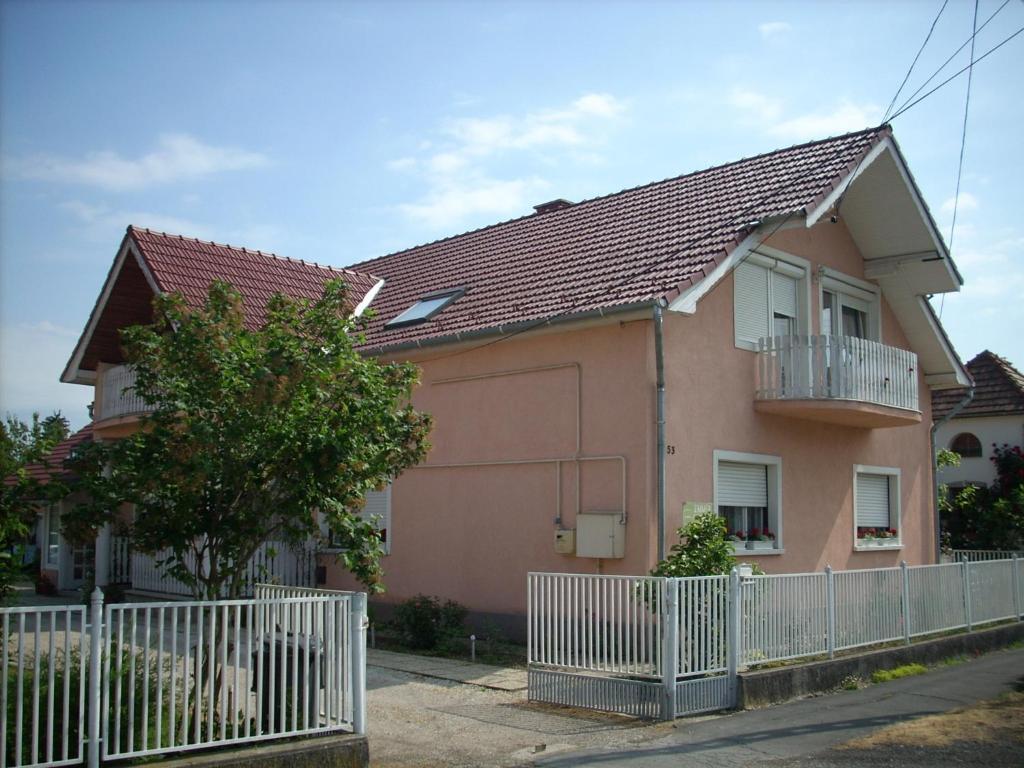 렌티 Bundics Vendeghazak B&B 객실 사진