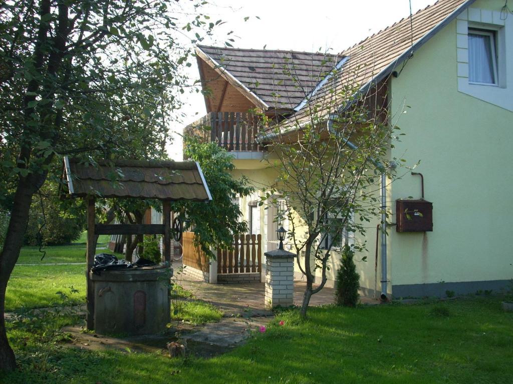 렌티 Bundics Vendeghazak B&B 객실 사진