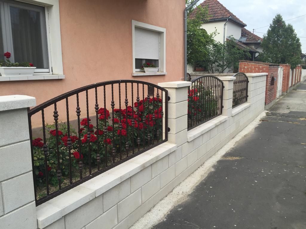 렌티 Bundics Vendeghazak B&B 외부 사진