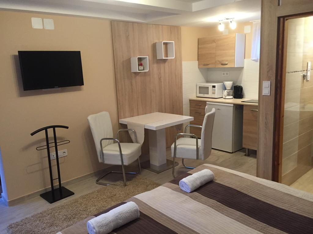 렌티 Bundics Vendeghazak B&B 외부 사진