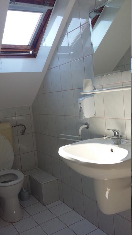 렌티 Bundics Vendeghazak B&B 외부 사진