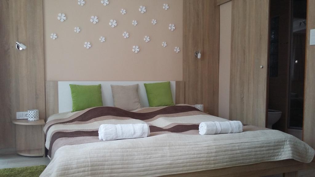 렌티 Bundics Vendeghazak B&B 외부 사진