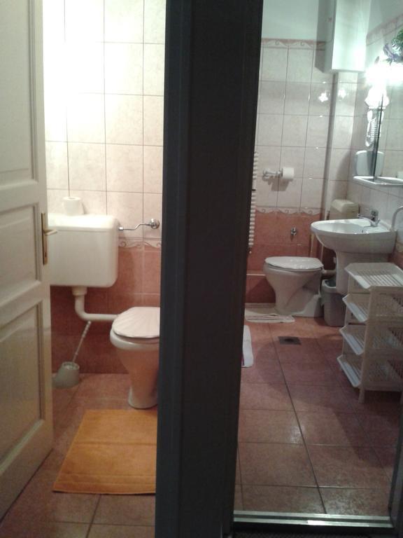 렌티 Bundics Vendeghazak B&B 외부 사진