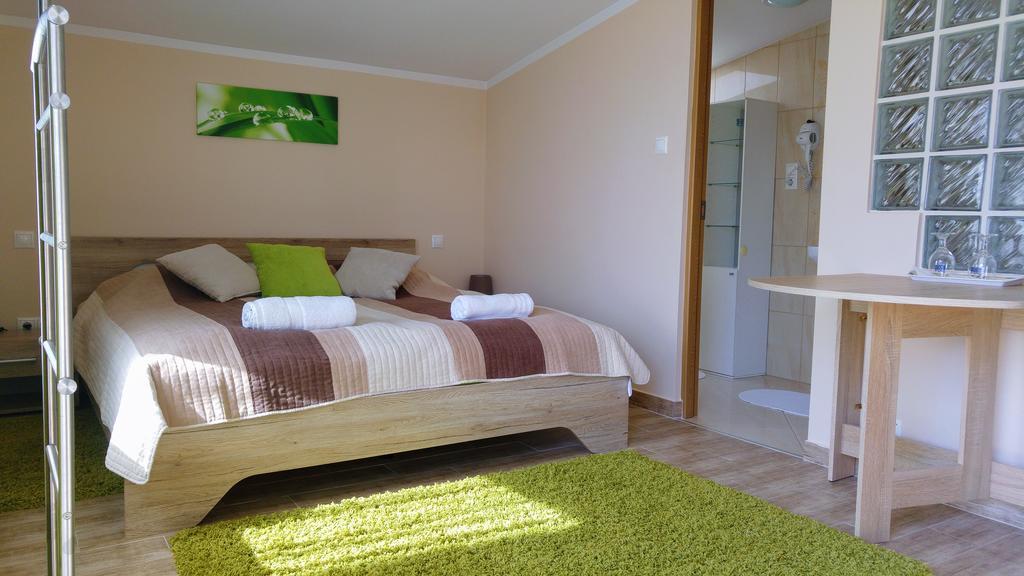 렌티 Bundics Vendeghazak B&B 외부 사진