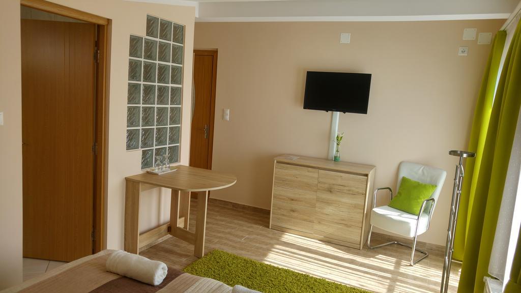 렌티 Bundics Vendeghazak B&B 외부 사진