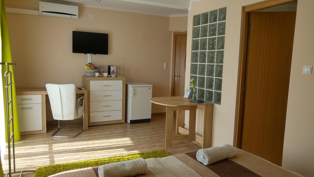 렌티 Bundics Vendeghazak B&B 외부 사진