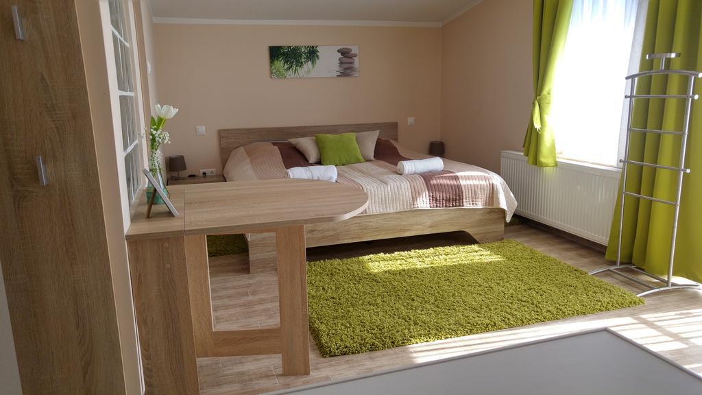 렌티 Bundics Vendeghazak B&B 외부 사진