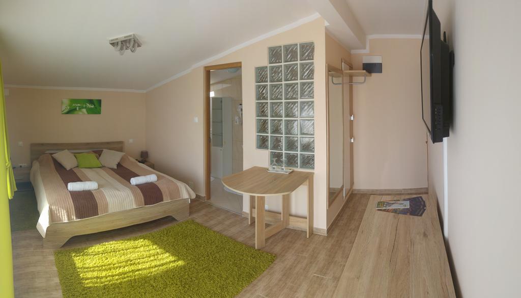 렌티 Bundics Vendeghazak B&B 외부 사진
