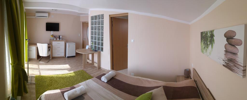 렌티 Bundics Vendeghazak B&B 외부 사진